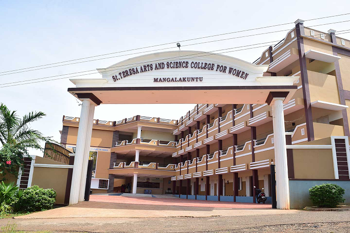 https://cache.careers360.mobi/media/colleges/social-media/media-gallery/22475/2021/5/7/Entrance View of St Teresa Arts and Science College for Women Mangalakuntu_Campus-View.png